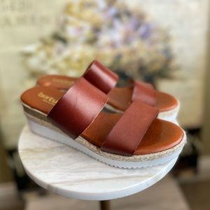 Bertuchi sandals size 7.5/8.5 (38 on bottom of shoe)